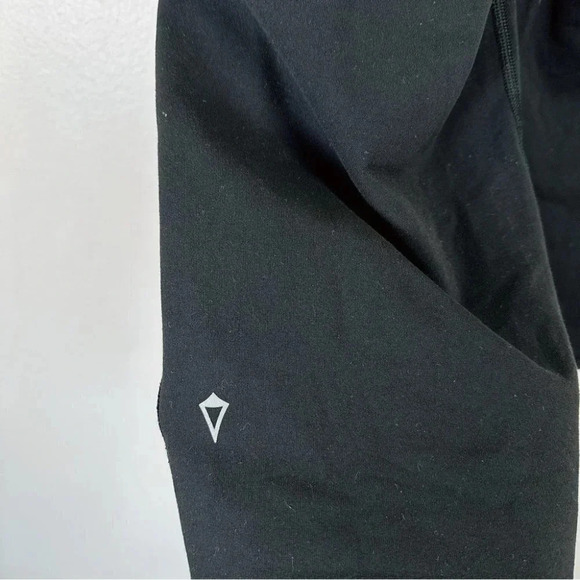 Ivivva Girl Cropped  Reversible Legging - Picture 10 of 13